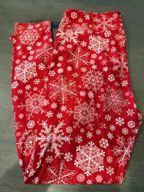 LuLaRoe Red Leggings with White Snowflake Print